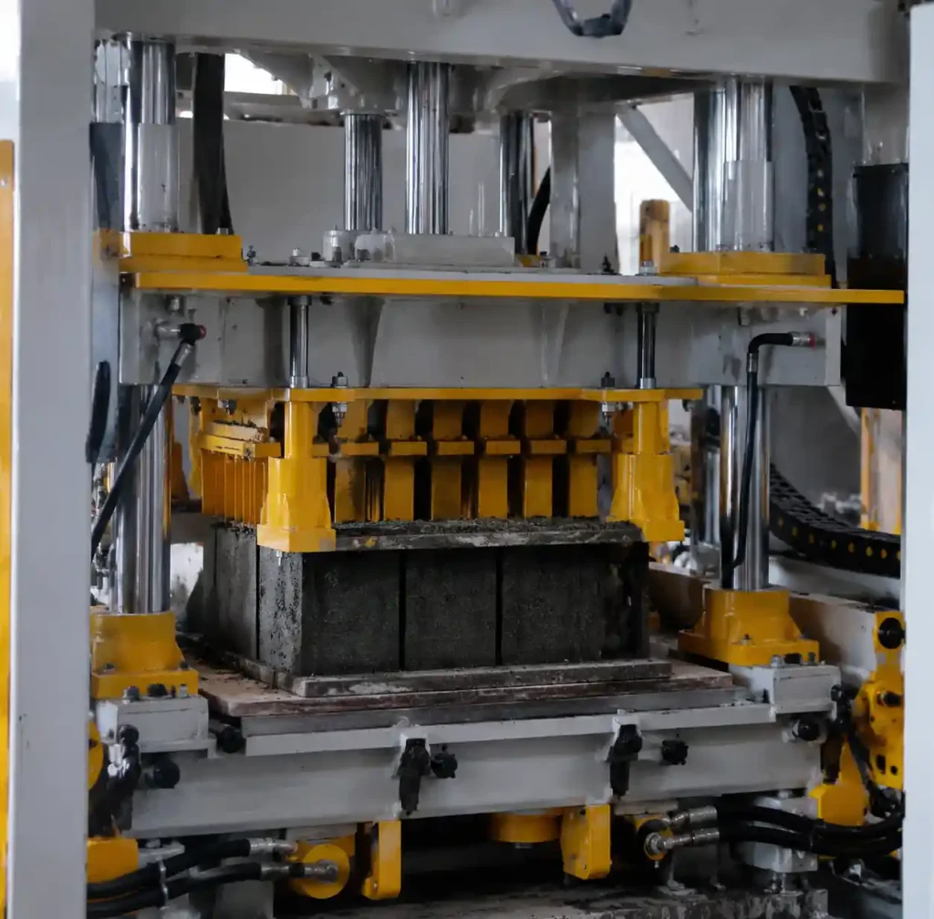 QT10-15 automatic block machine hydraulic pressing system during production cycle